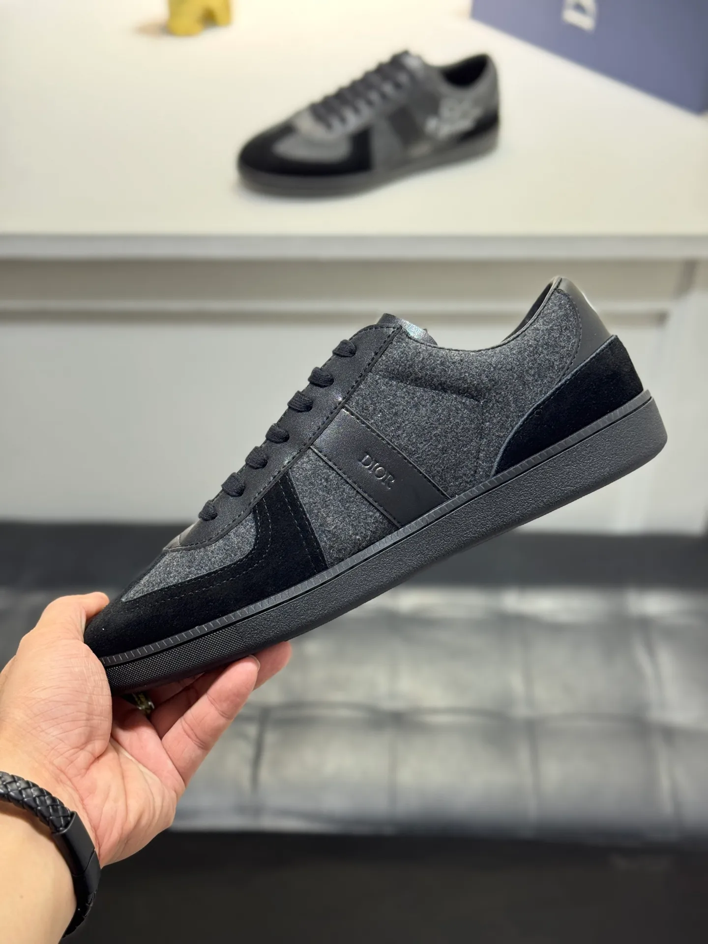 Men's shoes 💰400 [New style] 🎠🎠Dior🔍Top purchasing agent🇮🇹Di's hot model super popular sneakers are synchronized with the new product counters. The uppers are made of original Italian imported cowhide. The logo graphics are perfectly reproduced with complex craftsmanship necessary for fashionistas. The lining of imported soft sheepskin Sole: The original sole is specially provided by the original factory. The exclusive movable molded sole is super comfortable. The original factory follows the order. 🔍🔍Multiple colors are available. You can enter and exit the counter at will. Welcome to compare. A must-have for trendy men. Code number: 38-44 (45 customized